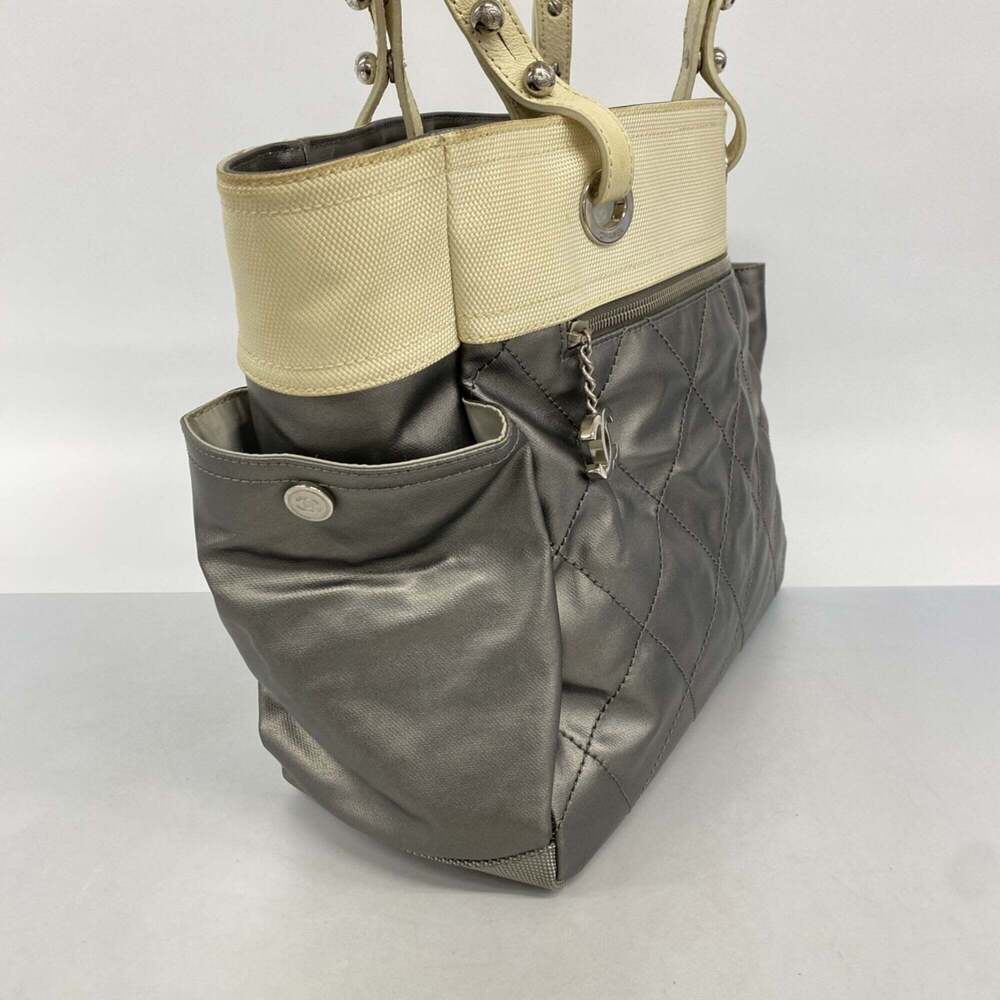 CHANEL Cream Leather Tote Bag - Picture 2 of 13